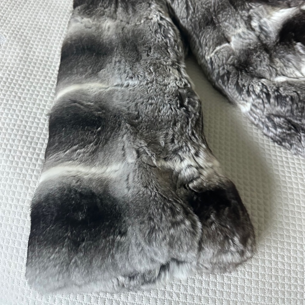 Authentic Genuine Chinchilla Waist-Length Jacket in Medium, Pristine Condition - Picture 8 of 9